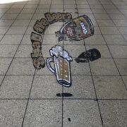 地面にはトリックアート