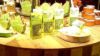 焼菓子などが増えました