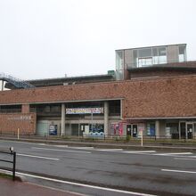 新しい外観の市場です。