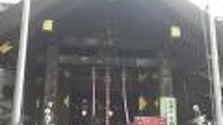 大きな波はまだおさまらない