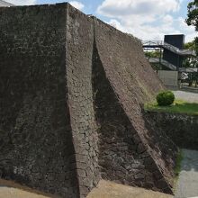 建て増しした石垣