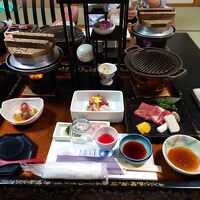 夕食の様子。程よい量と良い味付けで美味しかったです。