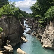 達谷窟毘沙門堂を訪れる途中立ち寄った。奇岩、瀑布、深淵など絶景の宝庫