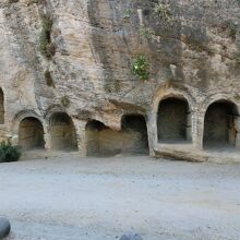 昔の大金持ちの一族が眠る霊廟