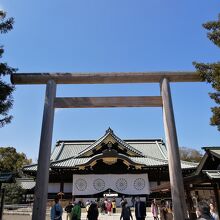 拝殿の目の前です