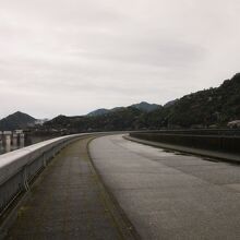 天端は酷道で有名な国道425号線となっています