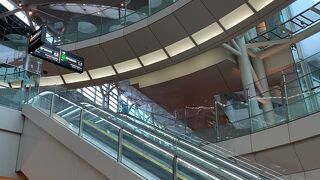 京浜急行で行くのが便利です