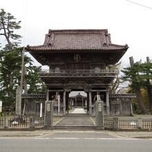 永泉寺の立派な山門