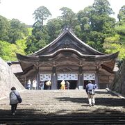 山奥なのに実に立派な神社でした