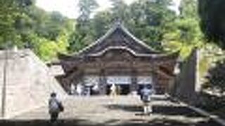 山奥なのに実に立派な神社でした