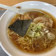 メニューが充実した駅ホームの立ち食い蕎麦屋