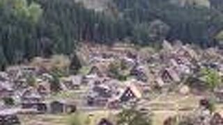 白川郷合掌造りの集落を一望