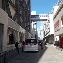 松屋近くの通りの様子です。