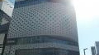 和光の反対側にあえいます。