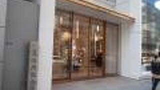 ミキモトパールショップの前にあります。