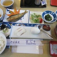 朝食に出された、焼いた「鮎の一夜干し」は絶品でした！