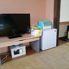 部屋には最低限のものは揃っています