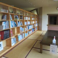 悪天候時に登山できなければ利用できる読書室