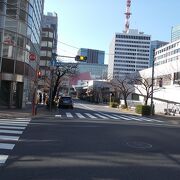 京橋地区との境の通りです。