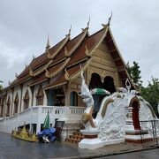 旧市街の南東にあるお寺