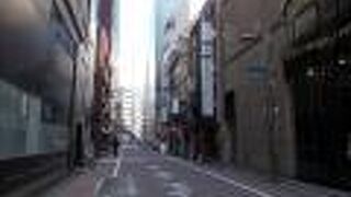 かつてのソニービルがあった建物の東側の通りです。