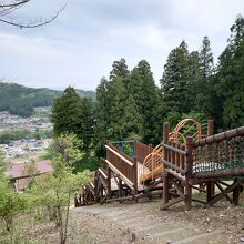 アスレチックの奥にあるローラー滑り台は、がっかり感が…