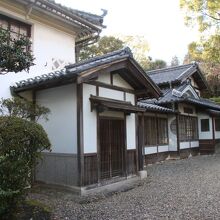 邸宅は現在も居住されているので見学できませんでした。