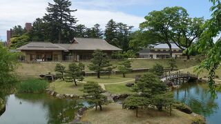 立体的な構成の庭園