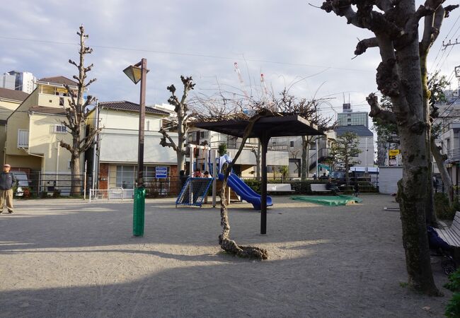 愛称はさんかく公園