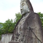 登って近くから拝む事が出来ます