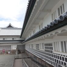 五十間長屋と菱櫓