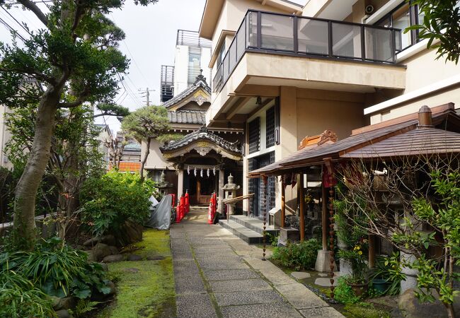 少し変わった雰囲気の日蓮宗の寺院