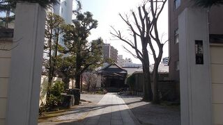 浅草の元浅草にある寺の一つなのです。