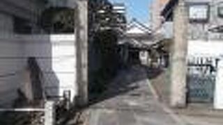 浅草の元浅草にある多くの寺の中の一つです。