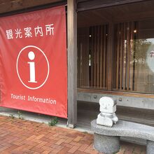 ベンチに食パンマン