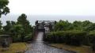 海に向かっていくよう。