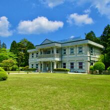 二階のバルコニーからの眺めが楽しめる