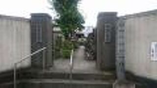 東上野６丁目・源空寺の墓地にあります