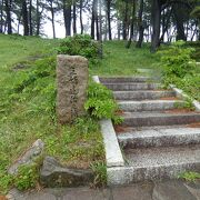 荒磯遊歩道に建つ文学碑