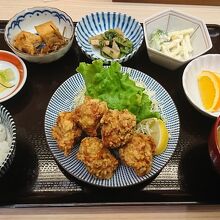 鶏のこんがり黄金唐揚定食