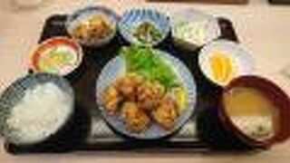 鶏のこんがり黄金唐揚定食をいただきました