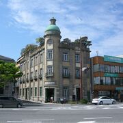 西日本で最初の鉄骨鉄筋コンクリート造りの事務所建築。絶対に入るべきです。