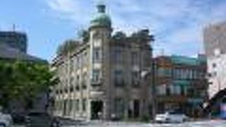 西日本で最初の鉄骨鉄筋コンクリート造りの事務所建築。絶対に入るべきです。