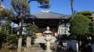 少し小ぶりですが威厳のある本堂