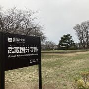 説明版も充実している広大な広場