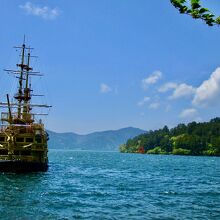 雲の中に富士山が