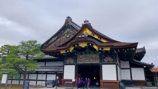 昔、桜のライトアップを見に来たことだけあるが、今回初めて内部を見学しました!