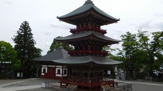 色鮮やかな「三重塔」