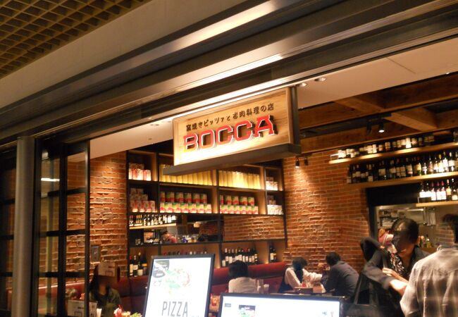 本格的な窯焼きピザ