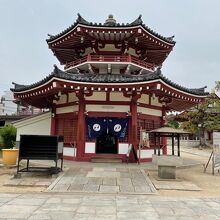 六角形２層のお堂です